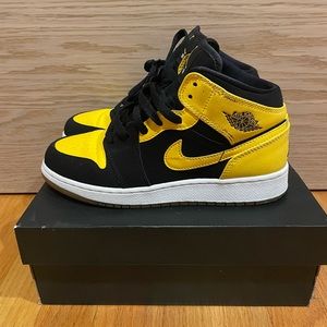 Air Jordan 1 Black varsity maize-white
